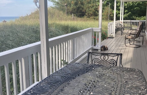 Manistee House | Lake Mich. Beachfront 4 bedroom Home with Fantastic Views and private beach
