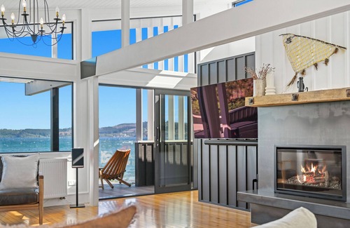 Waipahihi House | Lake & Mountain Views, Plunge Pool