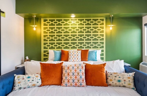 Dandridge Villa | Lake My Day - Lake View / Mountain View / Fire Pit / Corn Hole / Hot Tub