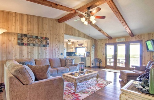 Mountain Home House | Lake Norfork Home w/Waterview Patio + Balcony