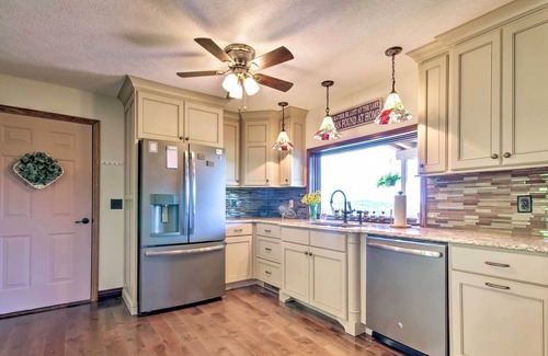 Mountain Home House | Lake Norfork Home w/Waterview Patio + Balcony