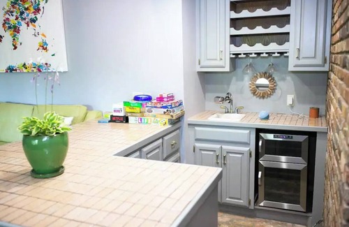 Warr Acres House | Lake Oasis w/Pool, Hot tub, Gym