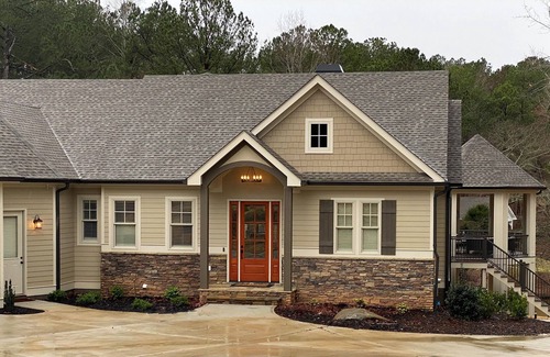 Lake Oconee House | Lake Oconee Hidden Treasure. Who said you can't have everything in one place?!