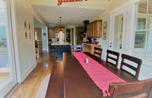 Lake Oconee House | Lake Oconee Hidden Treasure. Who said you can't have everything in one place?!