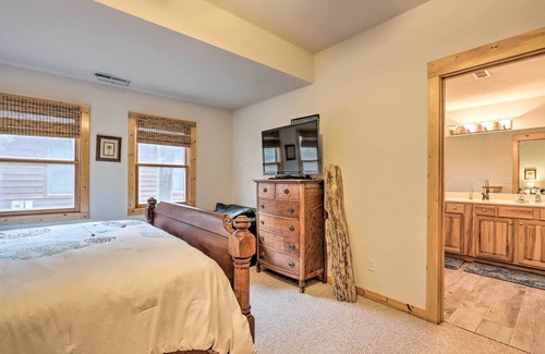 Roach House | Lake of the Ozarks Hideaway w/ Private Dock!