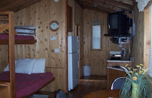 Oregon House Resort | Lake of the Springs Camping Resort Cabin 2