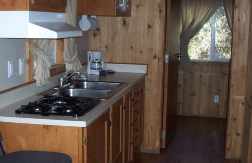 Oregon House Cabin | Lake of the Springs RV Resort