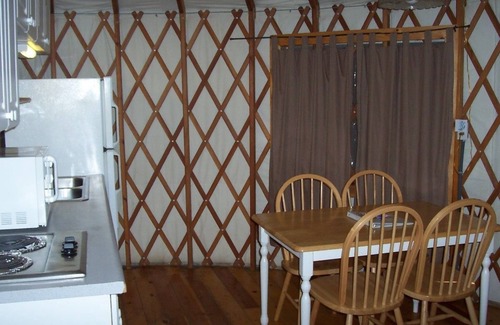 Oregon House Cabin | Lake of the Springs RV Resort