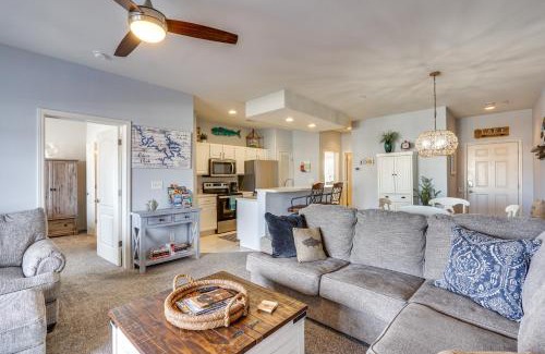 Lake Ozark Apartment | Lake Ozark Condo with Water Views and Pool Access!