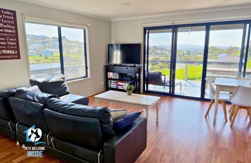 Encounter Bay House | Lake & Reserve Front Bird Haven - 3BR