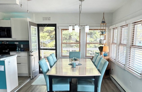 McLean County Cabin | Lake Sakakawea Lakefront ; Luxury Spacious 4-Bedroom Cabin