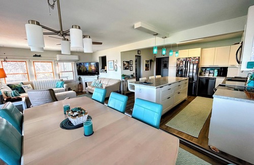 McLean County Cabin | Lake Sakakawea Lakefront ; Luxury Spacious 4-Bedroom Cabin