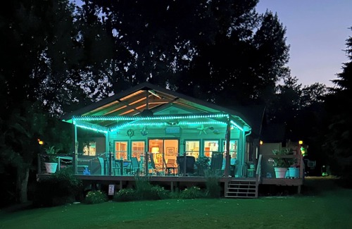 McLean County Cabin | Lake Sakakawea Lakefront ; Luxury Spacious 4-Bedroom Cabin