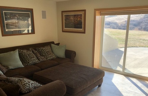 New Town House | Lake Sakakawea lower level duplex