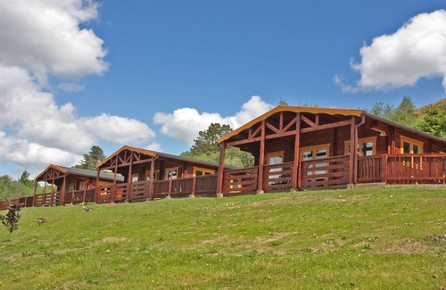 Pontardulais Cottage | Lake side log cabin peacefully situated and each enjoying fabulous lake views.