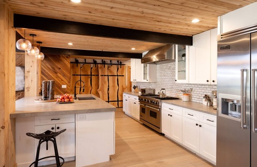 Big Bear Lake House | Lake side luxury, boat dock, steps to kayaking, minutes to the village