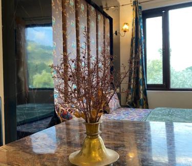 Srinagar House | Lake side stays