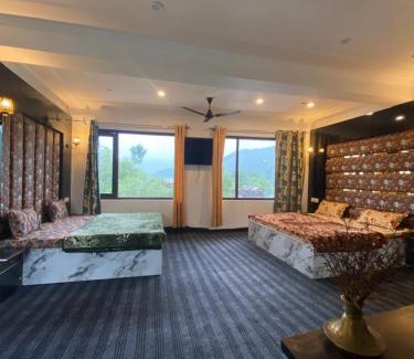 Srinagar House | Lake side stays