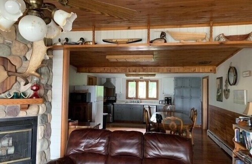 Cornucopia House | Lake Superior Ice/Sea Caves Bay Lodging. Near Apostle Islands & Bayfield