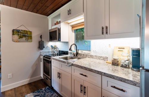 Mount Dora House | Lake Vibes Only ~ Intimate Lake Cottage in Mount Dora