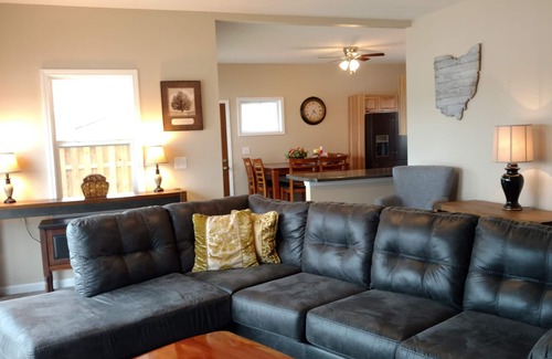 Somerset House | Lake View/4 Bedroom Townhome Sleeps 8/Near Lee's Ford Marina/Newer Construction