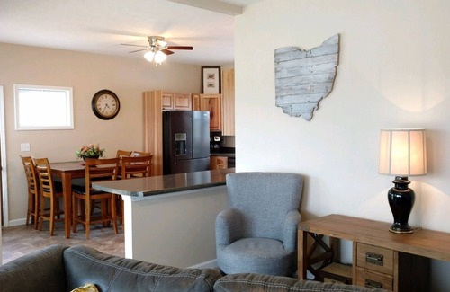 Somerset House | Lake View/4 Bedroom Townhome Sleeps 8/Near Lee's Ford Marina/Newer Construction