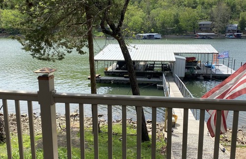 Roach Cabin | Lake View Cabin - Cozy Cabin Lake of the Ozarks