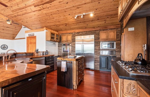 Silver Point Ski Chalet | Lake View Chalet | Game Room | Hot Tub!