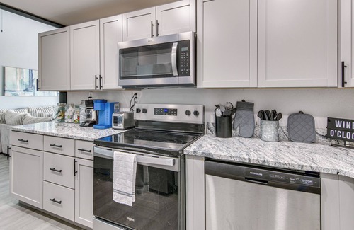 Marmaros Cottage | Lake View & Game Room on 3 1/2 Acres, Near Marina