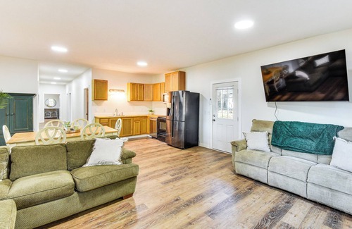 Farmington House | Lake-View Home in Statham w/On-Site Fishing