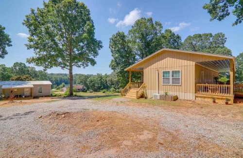 Farmington House | Lake-View Home in Statham with On-Site Fishing