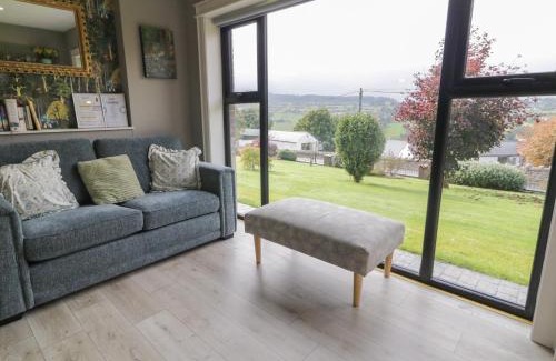 Newry House | Lake view House Apartment
