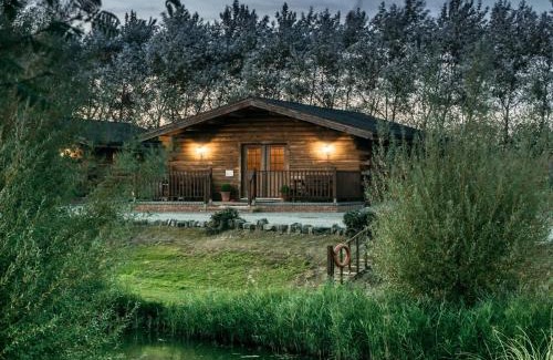 Wrangle House | Lake View Lodges - 25074