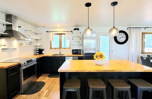 Arvada House | Lake View Oasis with Hot Tub; Near Shops, dining, gas! Across from Park w/Lake