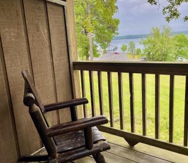 Mount Ida Hotel | Lake view queen guest room with two queens, sleeper sofa and patio overlooking Lake Ouachita, Hotel Room