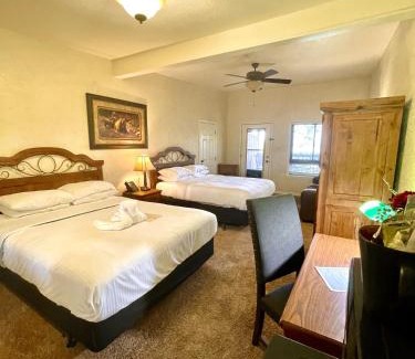 Mount Ida Hotel | Lake view queen guest room with two queens, sleeper sofa and patio overlooking Lake Ouachita, Hotel Room