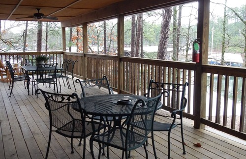 Mount Ida Cottage | Lake view three bedroom, three bath Harbor North luxury cottage with private hot tub overlooking Lake Ouachita. by RedAwning