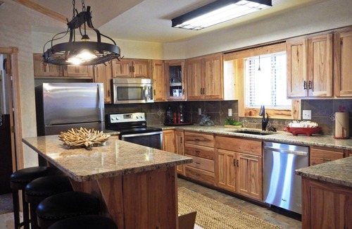 Mount Ida Cottage | Lake view three bedroom, three bath cottage with private hot tub overlooking Lake Ouachita. by RedAwning