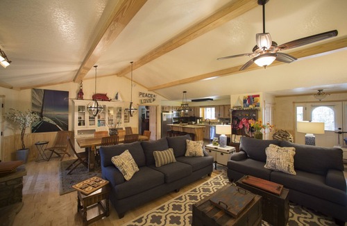 Mount Ida Cottage | Lake view three bedroom, three bath cottage with private hot tub overlooking Lake Ouachita. by RedAwning