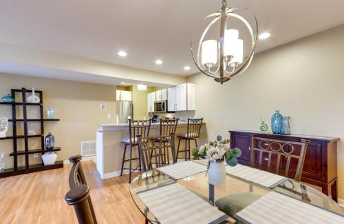 Village of Four Seasons Apartment | Lake Views and Screened Porch Ozarks Getaway!