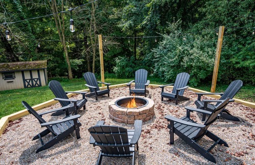 Howard House | Lake Views: Modern Coastal 3 BR Apple Valley Lake Beach House