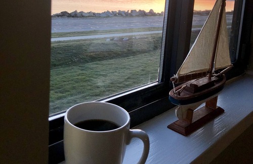 Port Clinton Condo | Lake views of Islands. Walk to Jet Express/Docks Beach House/Downtown! 2nd Floor