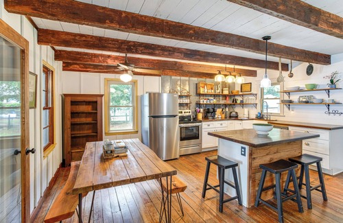 Camden Cottage | Lake Wateree Retreat: Dock & Screened Porch!