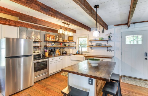 Camden Cottage | Lake Wateree Retreat: Dock & Screened Porch!