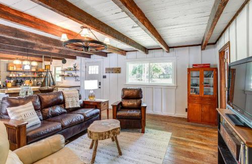 Camden House | Lake Wateree Retreat Dock and Screened Porch!