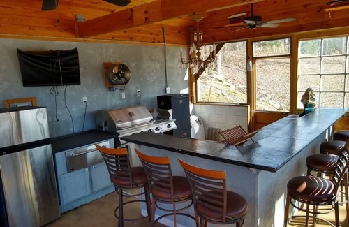 Wedowee House | LAKE WEDOWEE WATER FRONT & PRIVATE POOL 3 or 4 NIGHT MINIMUM.