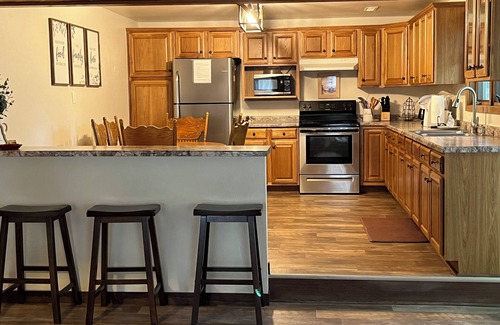 Oshkosh House | Lake Winnebago-Oshkosh Home with Water Access~Private 18’ Boat Dock & Large yard