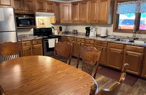 Oshkosh House | Lake Winnebago-Oshkosh Home with Water Access~Private 18’ Boat Dock & Large yard