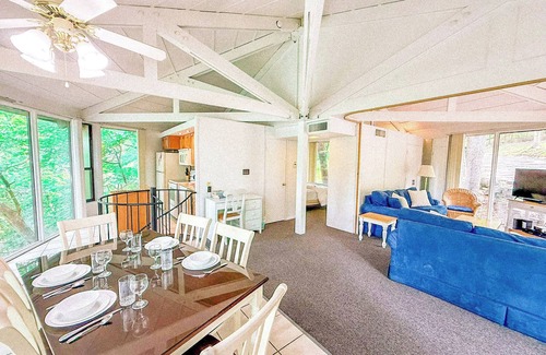 Village of Four Seasons House | Lakefront Treehouse Treetop Village 2 Bed/3BA/Pools/Pickleball/Dock-6-8PP