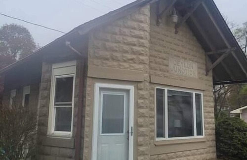 Huron House | Lakefront 1 bedroom loft historic train depot!